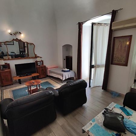 Very Central Apartment, By Shops, Bars, Restaurants Bari Luaran gambar