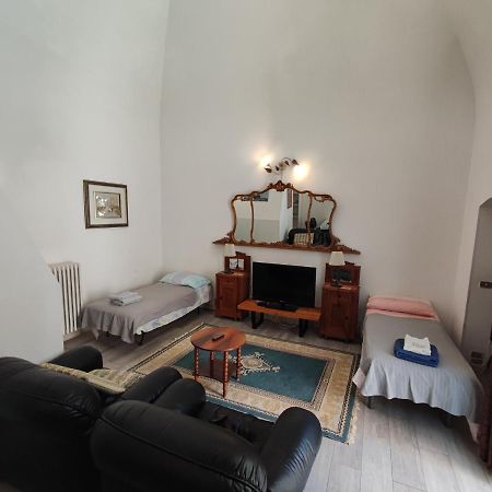 Very Central Apartment, By Shops, Bars, Restaurants Bari Luaran gambar