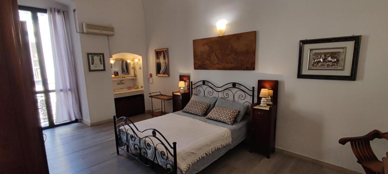 Very Central Apartment, By Shops, Bars, Restaurants Bari Luaran gambar