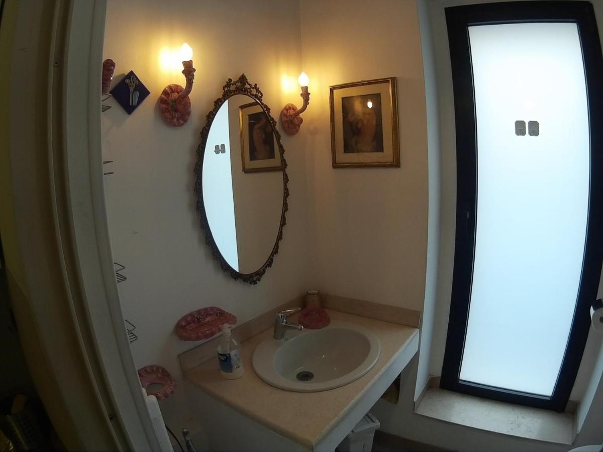 Very Central Apartment, By Shops, Bars, Restaurants Bari Luaran gambar