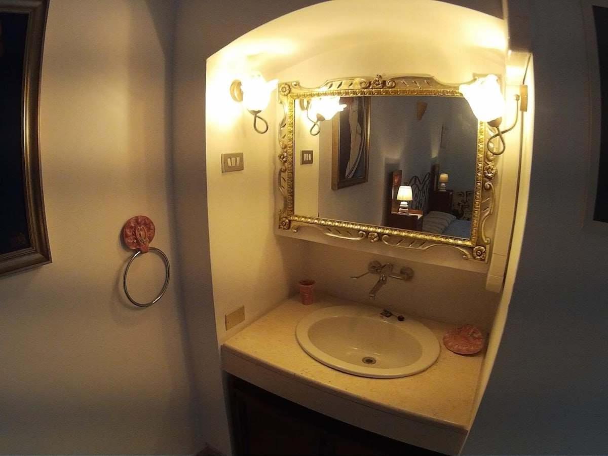 Very Central Apartment, By Shops, Bars, Restaurants Bari Luaran gambar